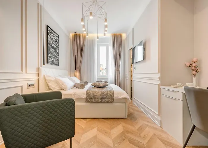 Luxury L'avenue Pensionat Split