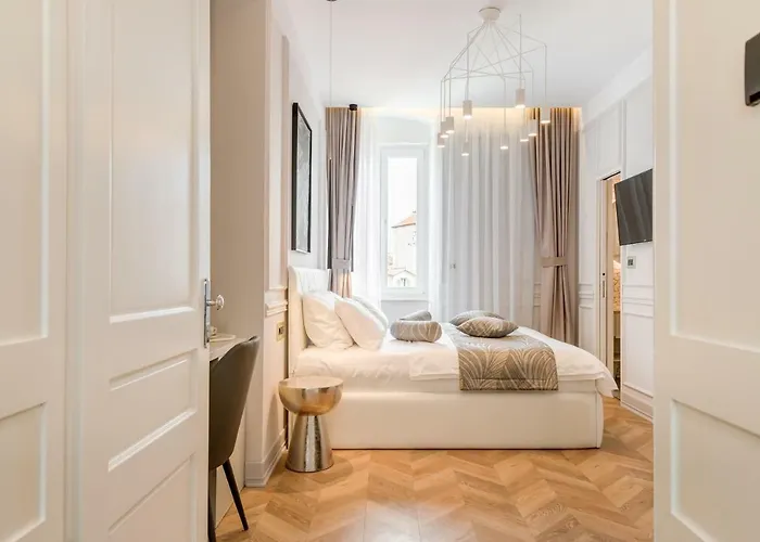 Luxury L'avenue Pensionat Split